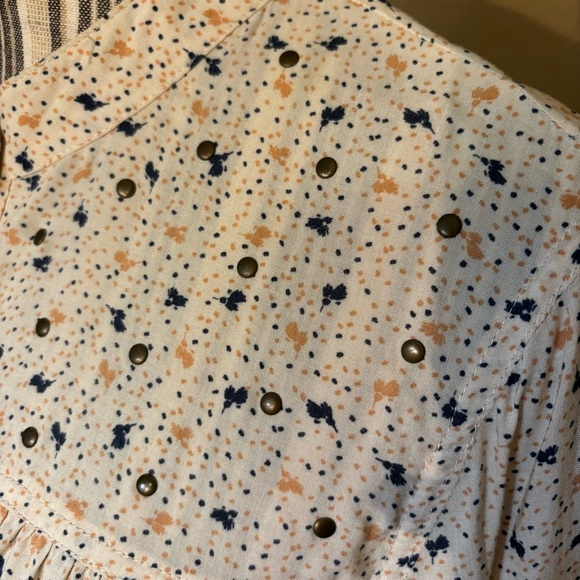 NWOT Blouse Medium Edge by Jen Rade Cream Button-Up Gold & Navy Ditzy pattern - Picture 10 of 16